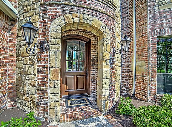 3rd image of 2276 W Creek Dr