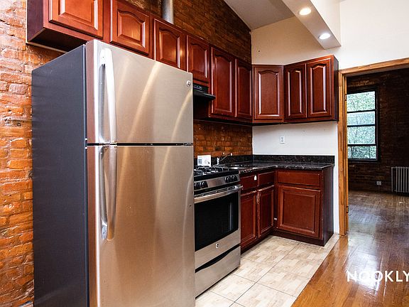 2nd image of 399 Linden St APT 3L