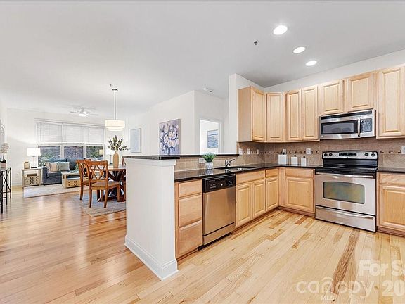 2nd image of 1000 E Woodlawn Rd APT 118