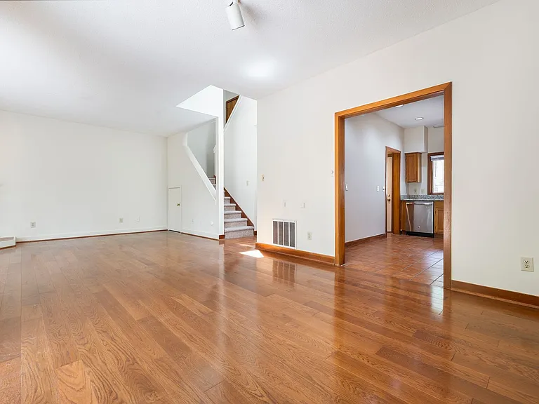 9 Vauxhall Pl — Photo 8