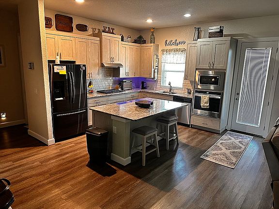 4th image of 905 Academy Oaks Dr