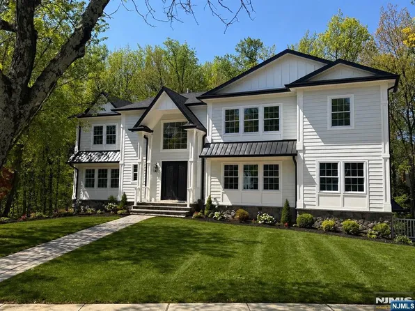 81 Eastbrook Dr, River Edge, NJ 07661