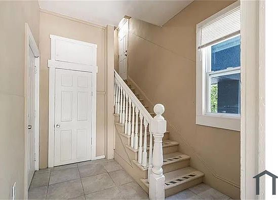 2nd image of 418 E Amelia Ave