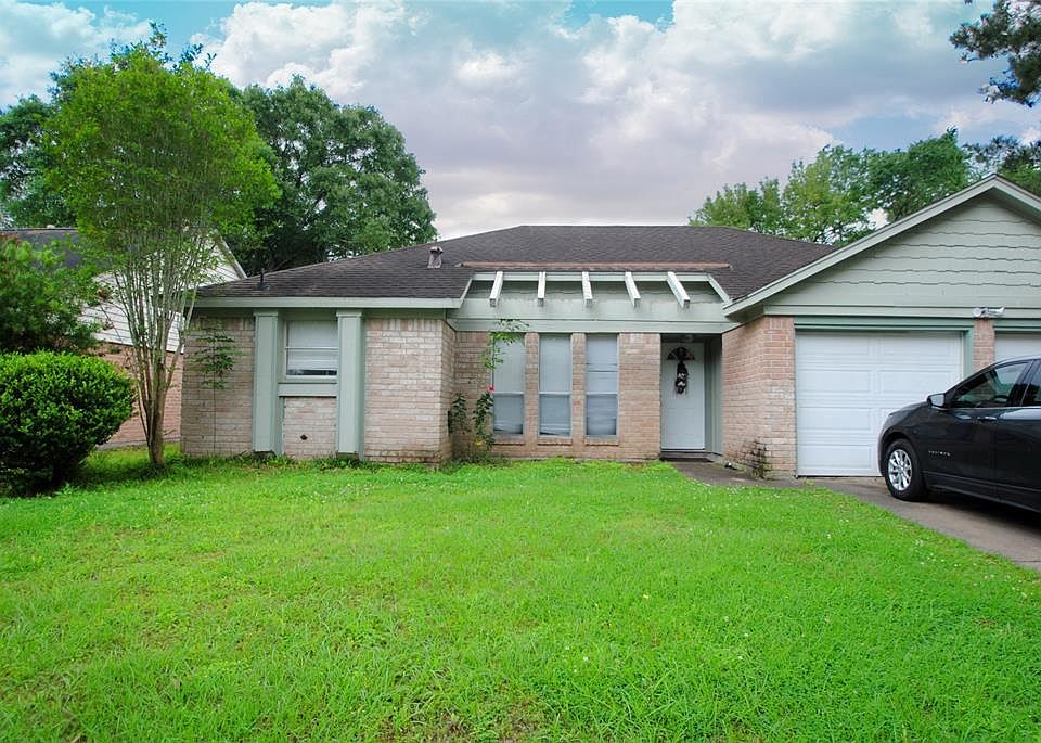 1st image of 15627 Fox Springs Dr