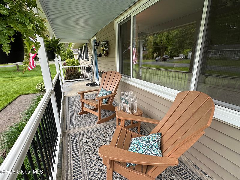 5th image of 25 Sylvan Avenue