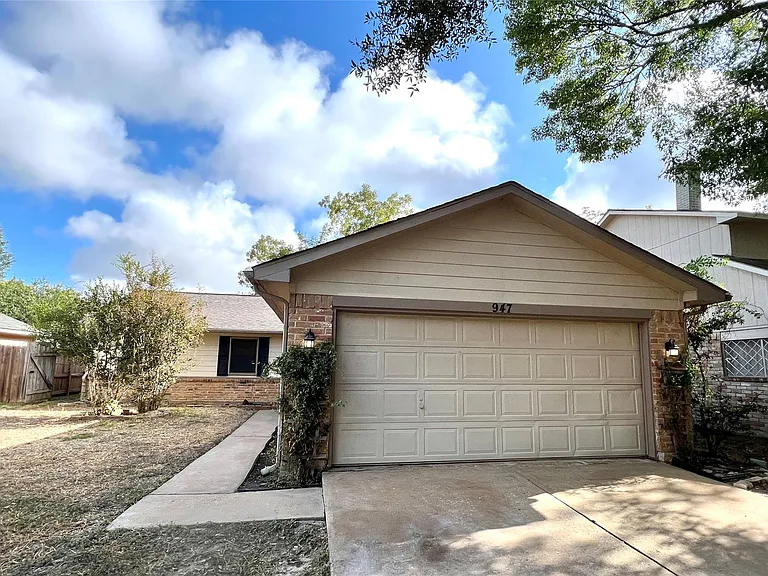 947 Grand Junction Dr — Photo 2