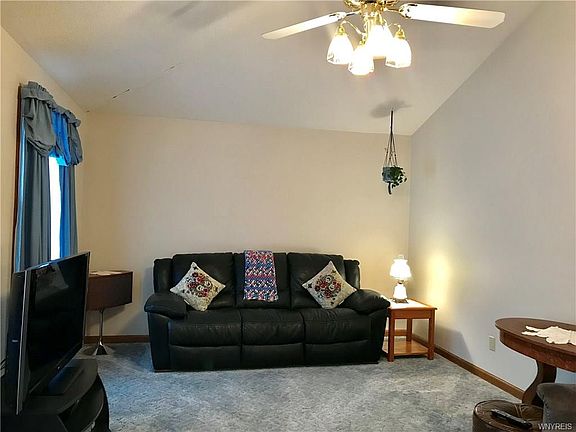 3rd image of 4904 Marilyn Dr
