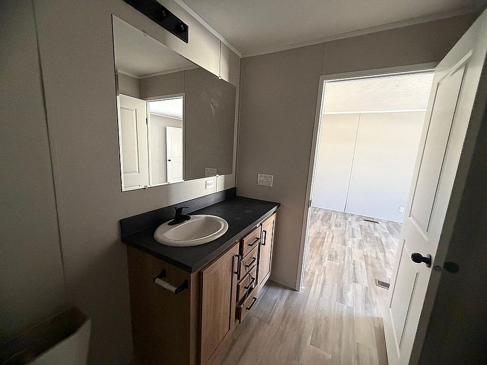 2nd image of 3502 E Hillview Cir