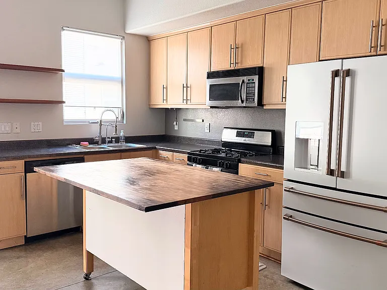 204 E 3rd St — Photo 1