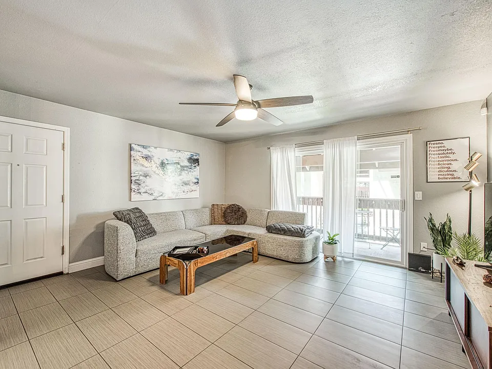 2909 E Huntington Blvd #203