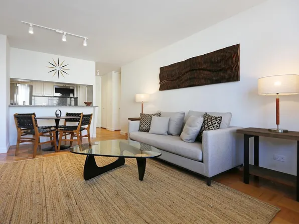 320 East 46th Street image 1 of 9