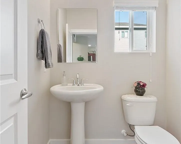 6422 Victoria Ave SE — Photo 11