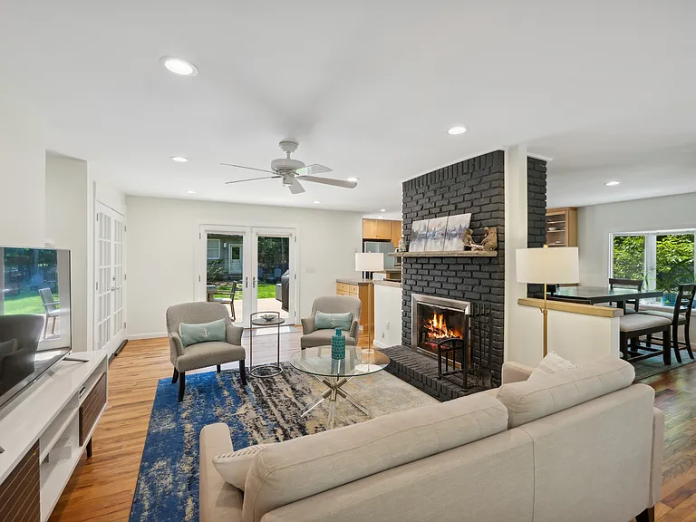 166 Woodbine Dr — Photo 4
