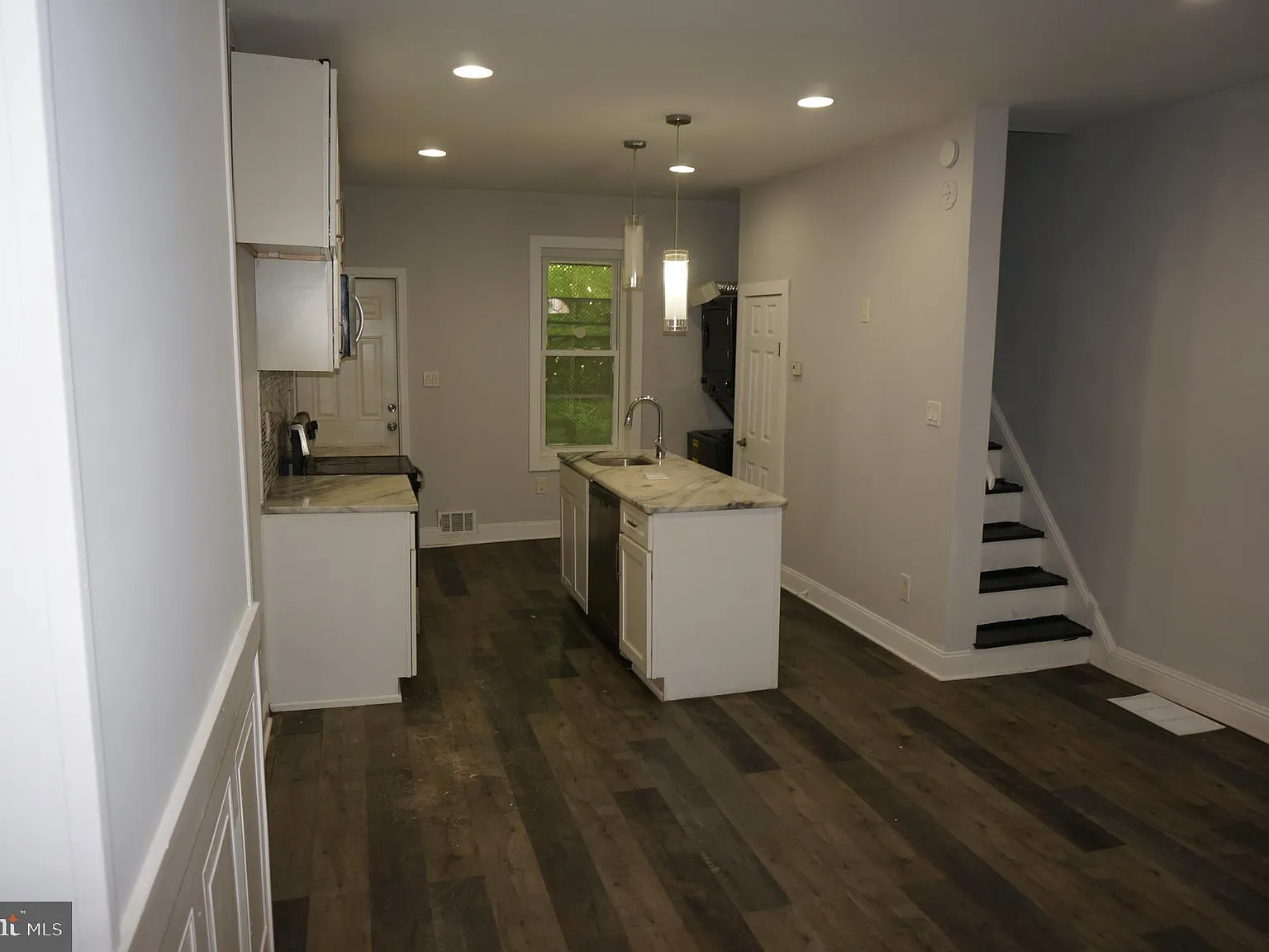 2 bed, 840 sqft, $1,500 — Photo 3