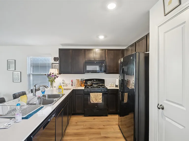 857 Powell St — Photo 10