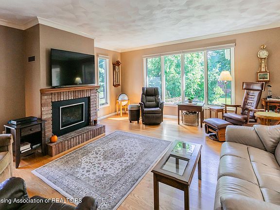 4th image of 3938 Jonquil Ln
