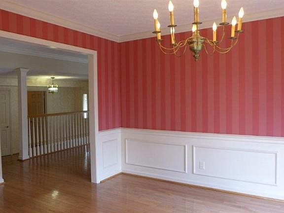 4th image of 1589 Wellesley Dr
