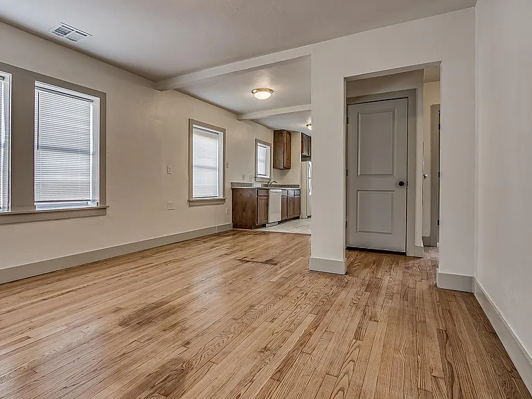 2110 N Kelley Ave — Photo 7