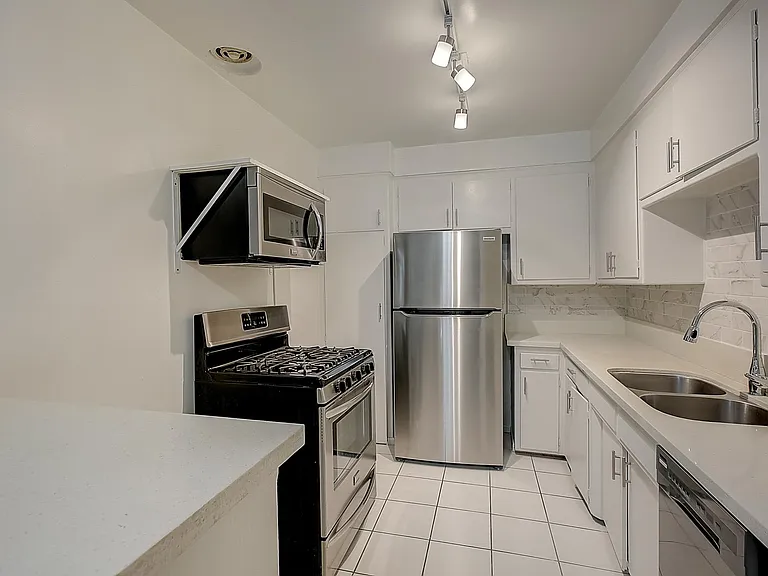 10584 Santa Monica Blvd #103 — Photo 3