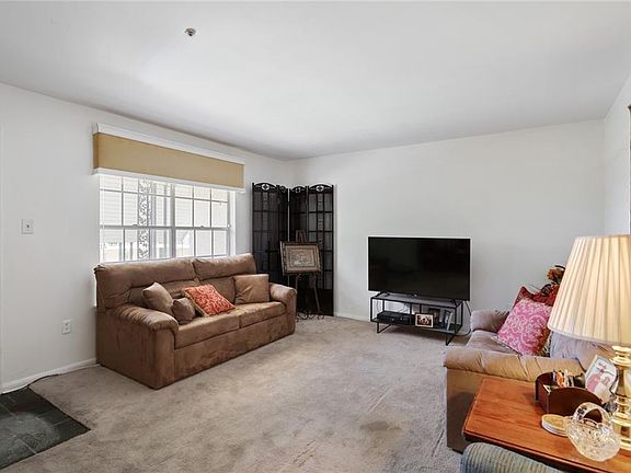 2nd image of 2724 Whitney Pl APT 326