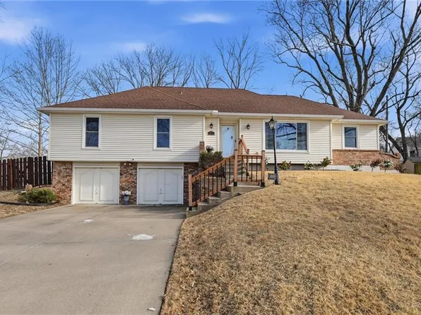 6717 NW Lawson Ln, Parkville, MO 64152