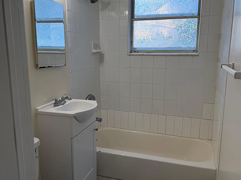 29 Spring St #A — Photo 8