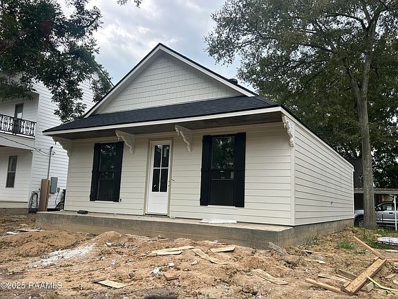 2nd image of 813 N Avenue I