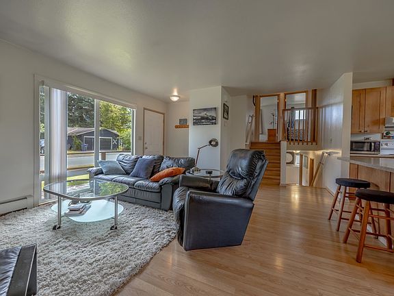 3rd image of 2523 Scott Dr