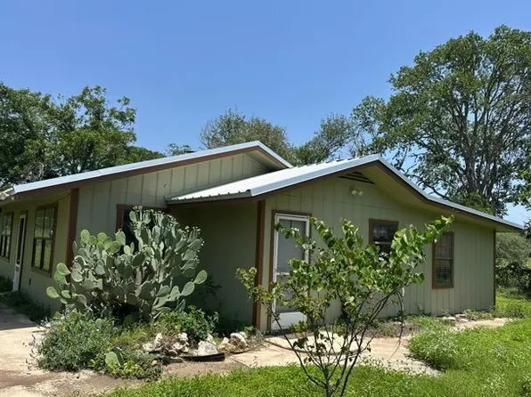 434 Spur Dr, Bandera, TX 78003