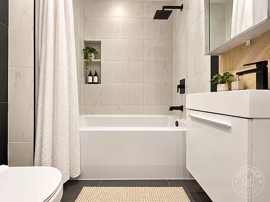 Bathroom, photo 2