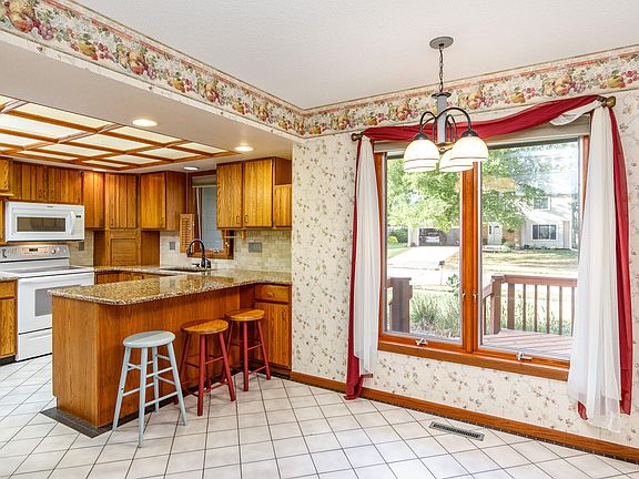 3rd image of 2018 Polk Dr