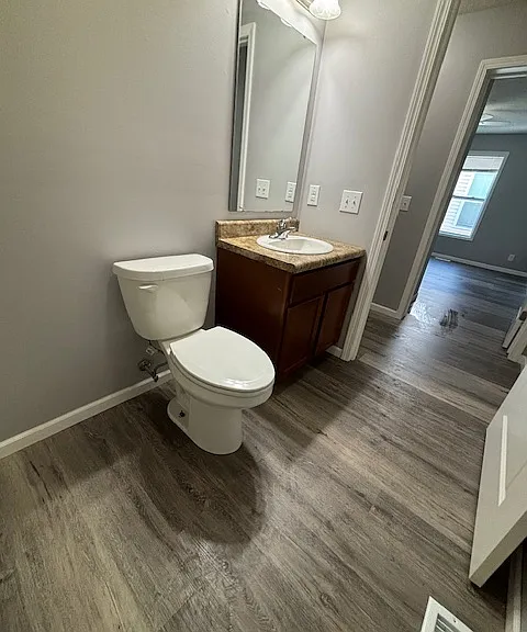 911 N Riverside Dr #7 — Photo 7