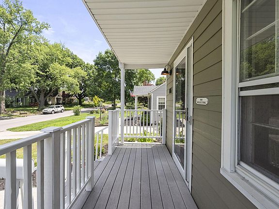 3rd image of 105 E Royal Forest Blvd