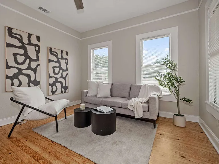 2506 1/2 E Columbus Dr — Photo 3