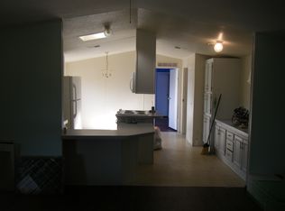 4046 Comanche Rd, Caryville, FL 32427