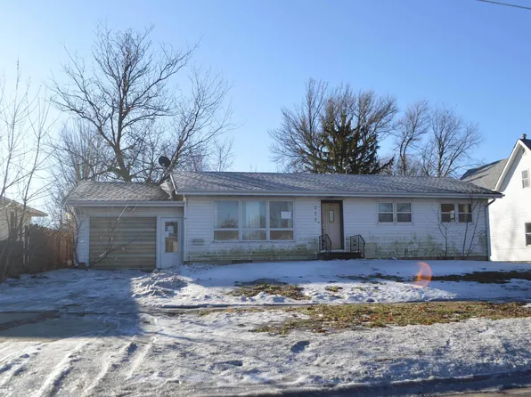 255 Center St W, Britt, IA 50423