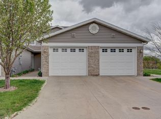 543 Pointe Ct SW, Rochester, MN 55902