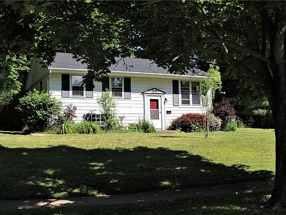 2nd image of 33 Willowbrook Dr
