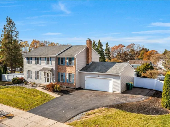 21 Tamarack Path, Easton, PA 18045