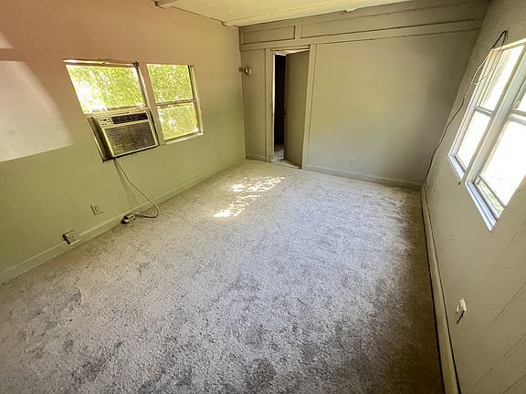 5th image of 109 Thrush St