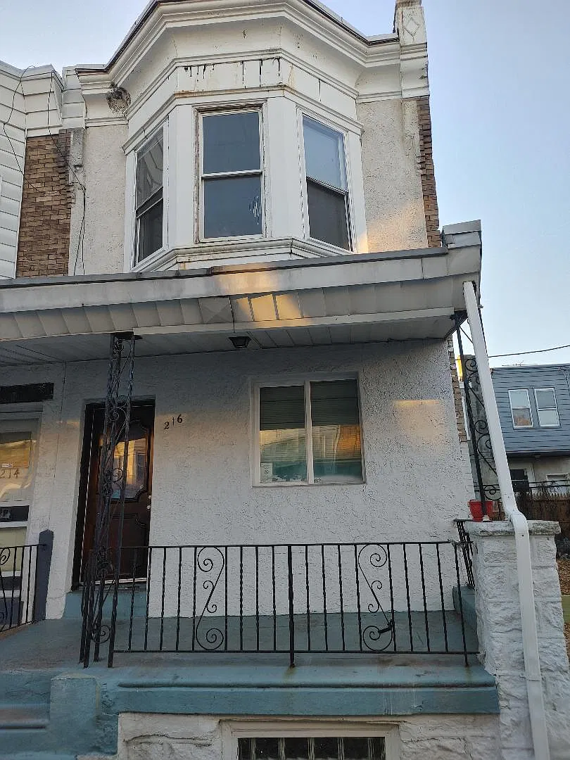 216 N Avondale St — Photo 1