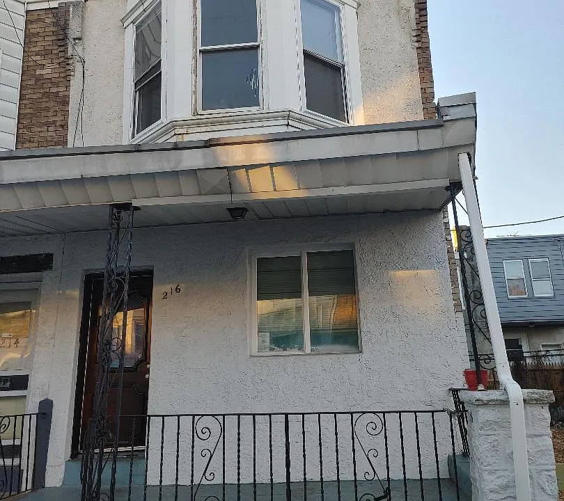 216 N Avondale St