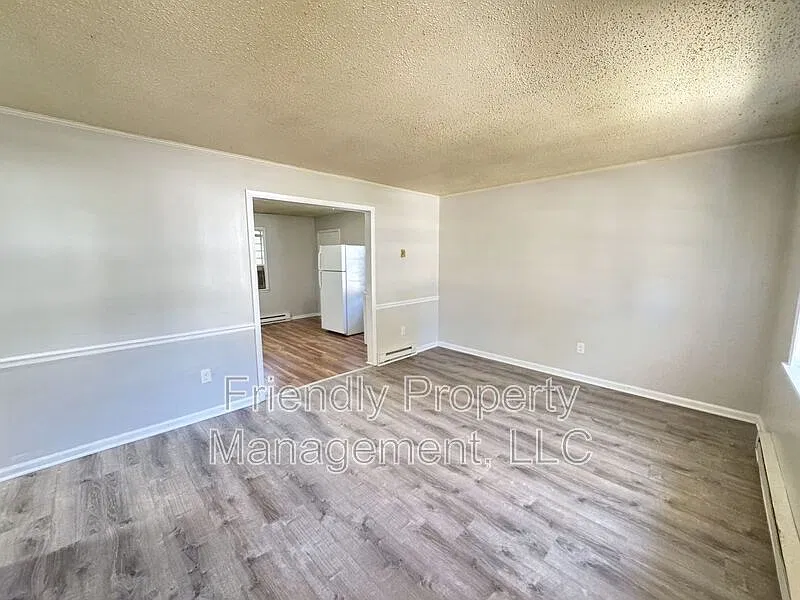 2 bed, 1.0 bath, 890 sqft, $1,250 — Photo 3