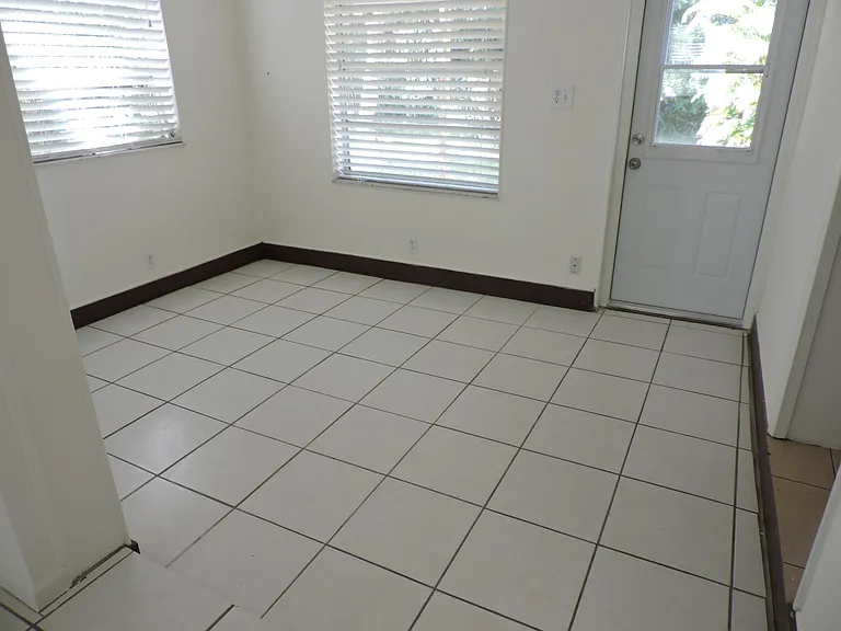 9046 SE Parkway Dr — Photo 7
