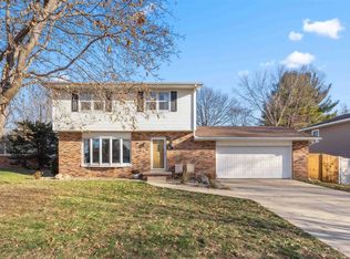 204 Brentwood Dr, Cedar Falls, IA 50613