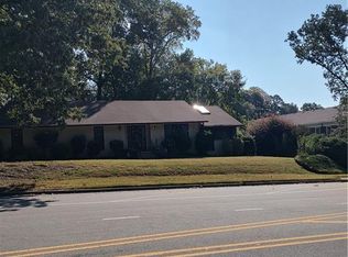 2223 Pinecroft Rd, Greensboro, NC 27407