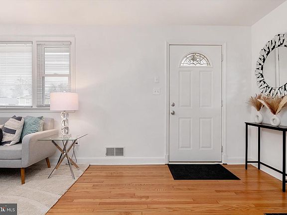 4th image of 11006 Childs St