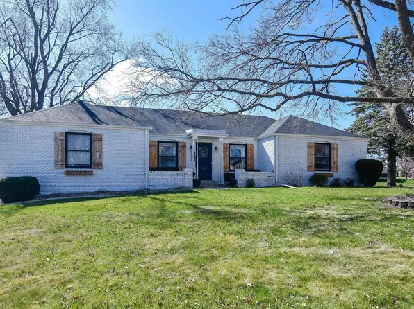 301 Friendly Dr, Marshalltown, IA 50158