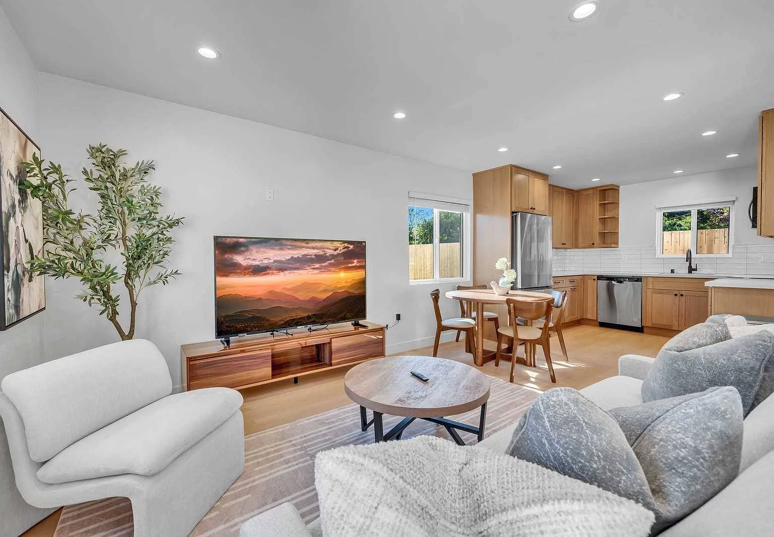 2 bed, 887 sqft, $6,000 — Photo 1