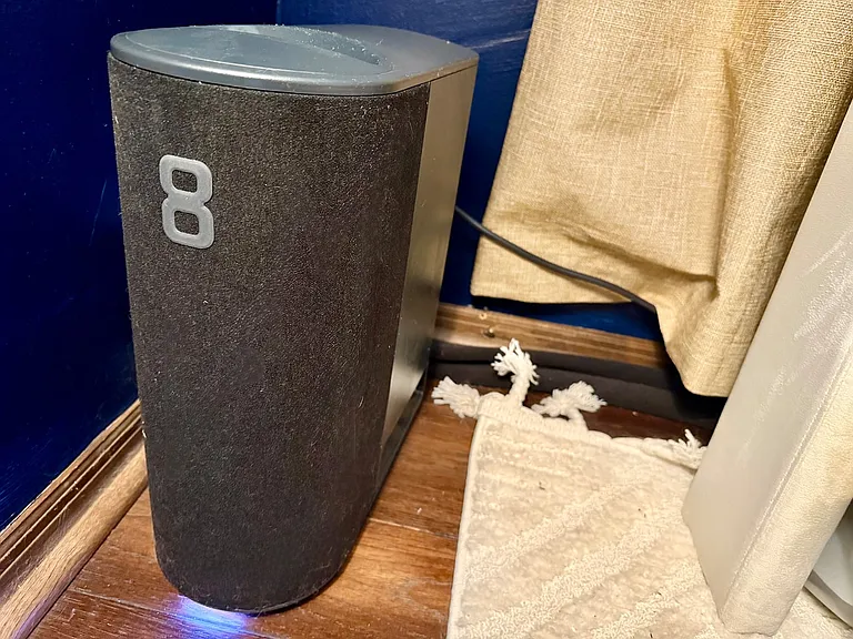 The Pod hub heats or cools each bed from polar cold to sauna warm, auto-adjusting through the night by sleep stage _ plus a silent vibration alarm that wakes you gently at your optimal moment